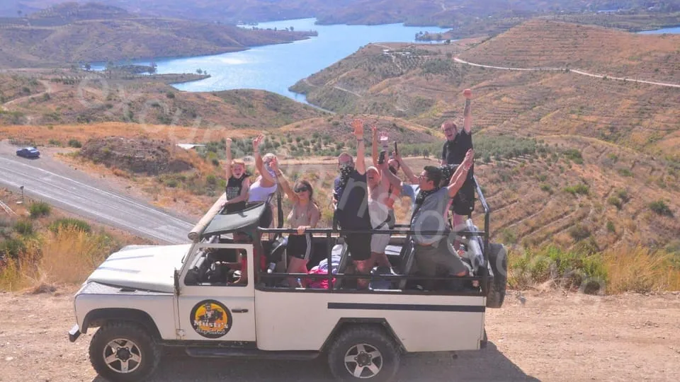 Side Jeep Safari image 17