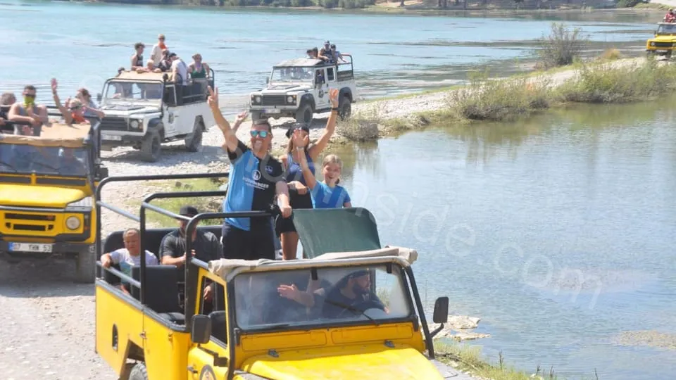 Side Jeep Safari image 19