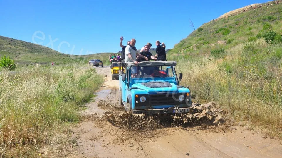 Side Jeep Safari image 21