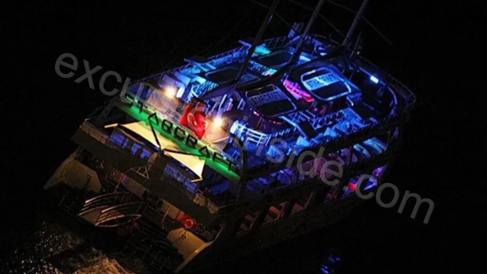 Night Party Boat in Side image 11