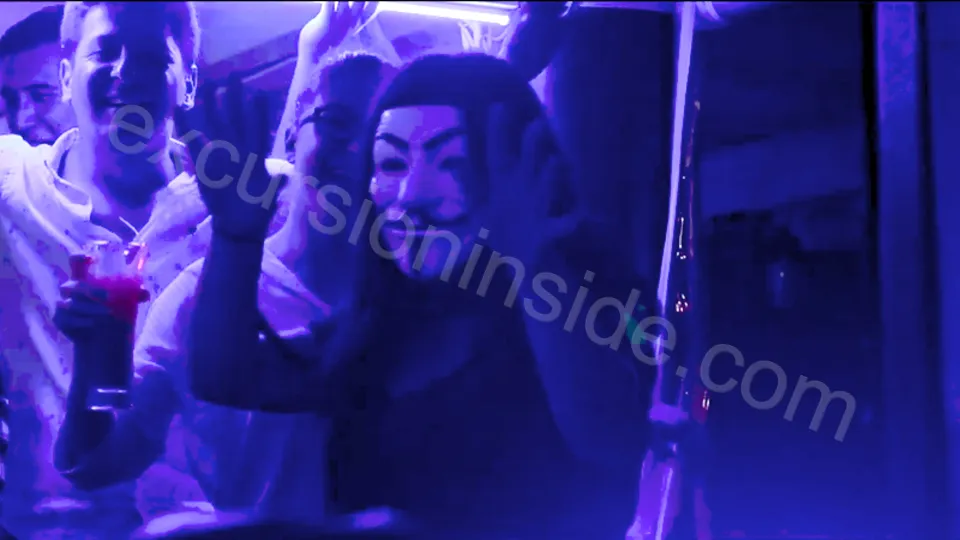 Night Party Boat in Side image 17