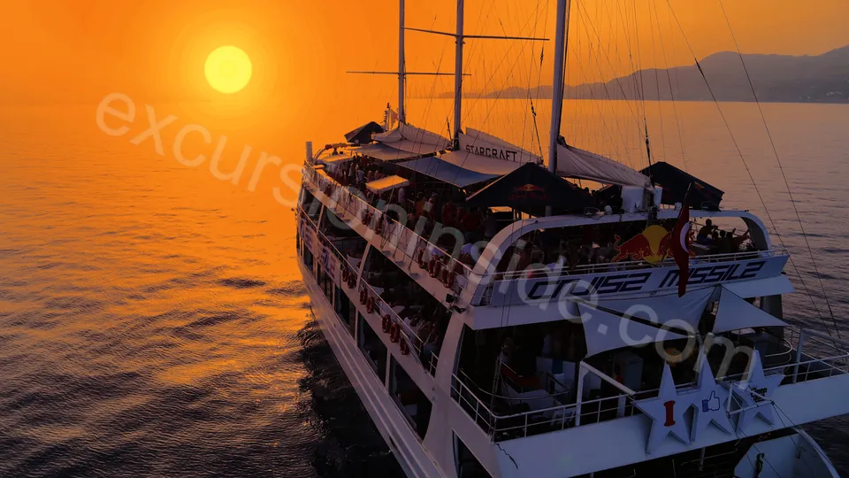 Night Party Boat in Side image 27