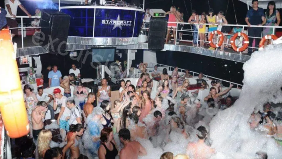 Night Party Boat in Side image 3