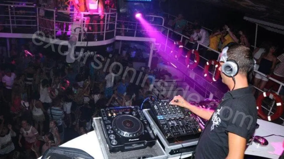 Night Party Boat in Side 2