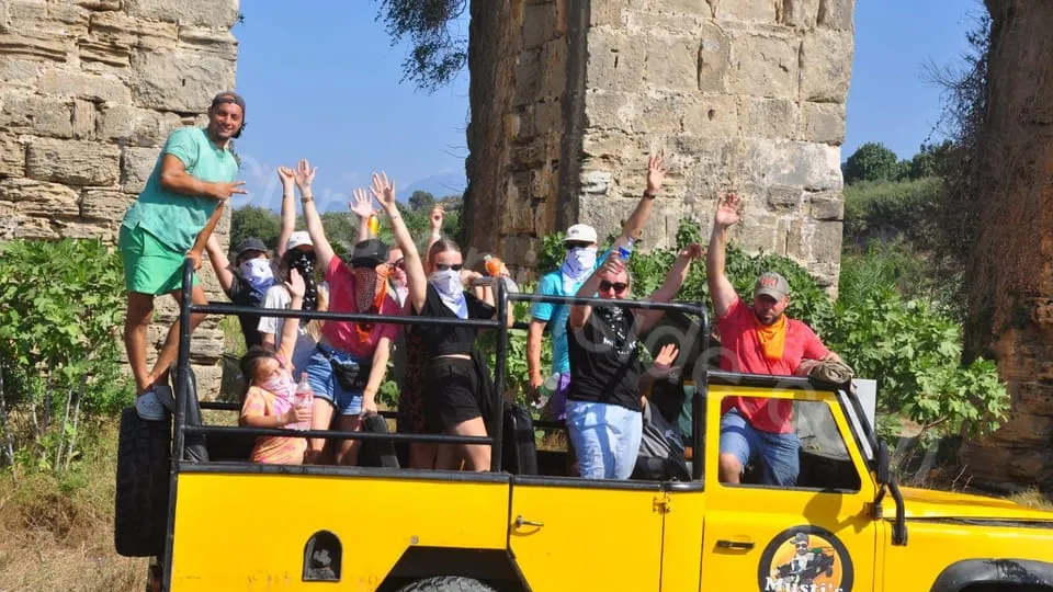 Side Jeep Safari photo 3